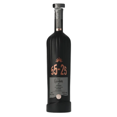 Black Cascahuin bottle 55-25 on a white background