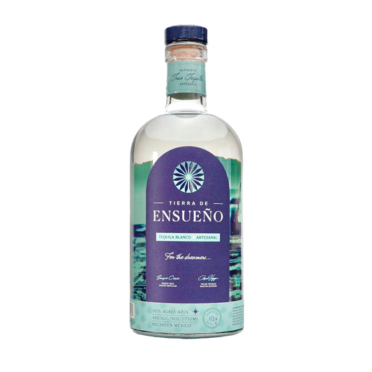 Bottle of Tierra de Ensueno blanco on a white background